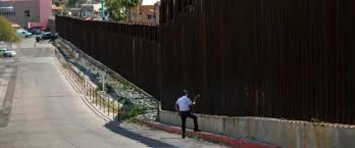 Immigration arrests at Mexican border continue to plummet